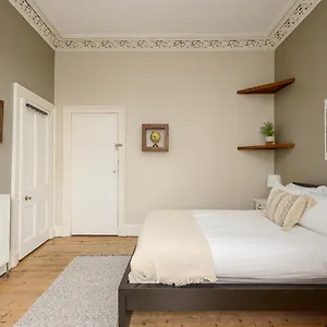 Apartment 2 Bed Old Town - Next To Castle, Edinburgh
