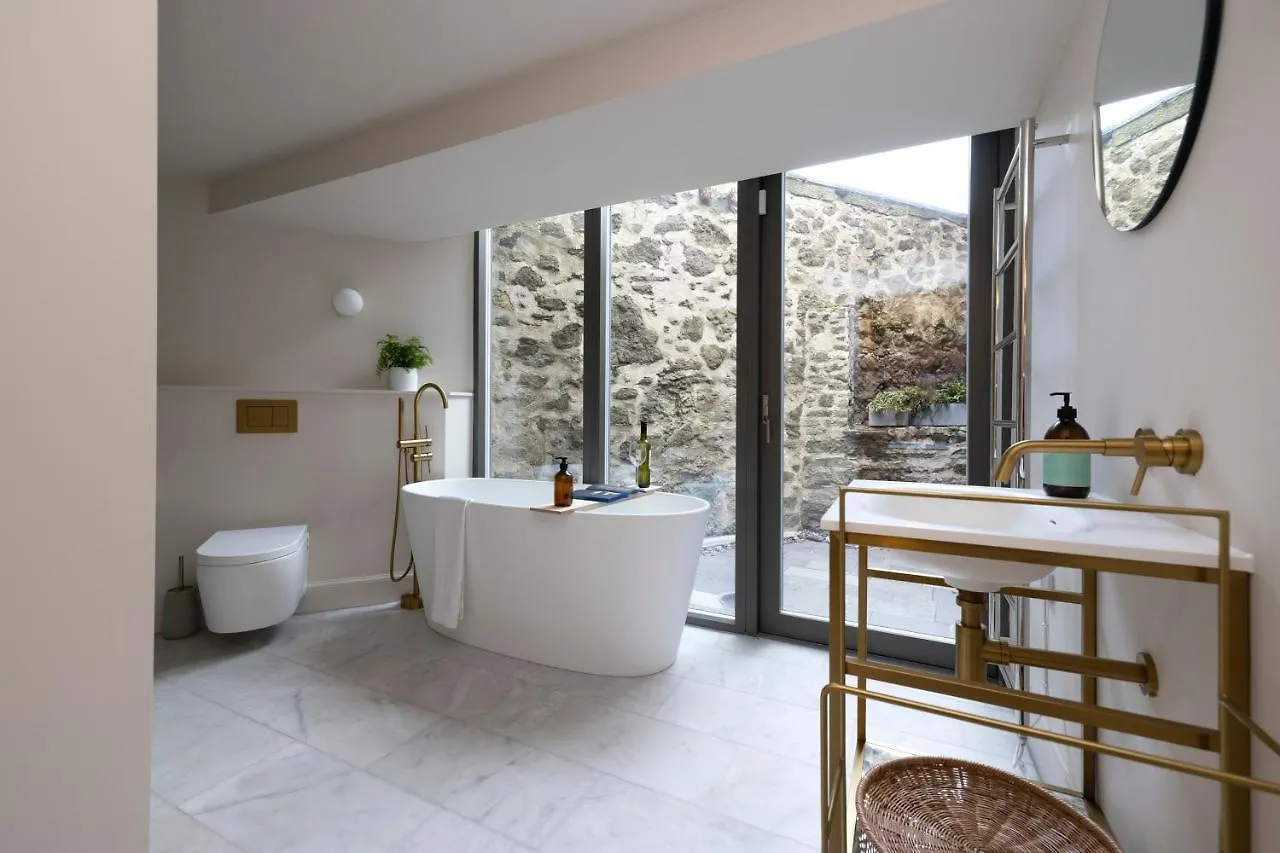 Joivy Observatory House & Apartment Edinburgh 0*,